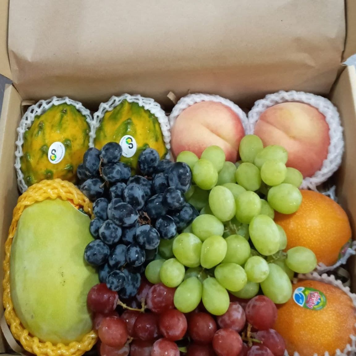 Dexter's Deluxe Fruit Box (Grapes) – Dexter Fruits SG
